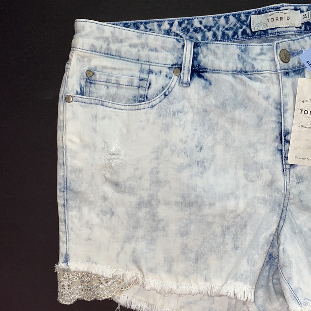 ✨Reduced NWT TORRID shorts - lace & beading - destructed- light wash -Plus Sized - Picture 8 of 14